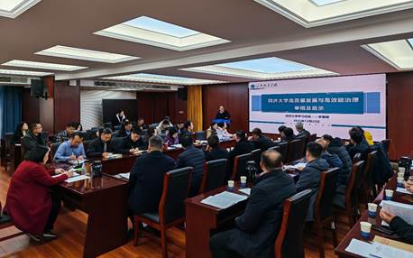 会议室里的人们 AI 生成的内容可能不正确。